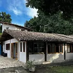 Casa aconchegante para 14 pessoas com piscina e churrasqueira